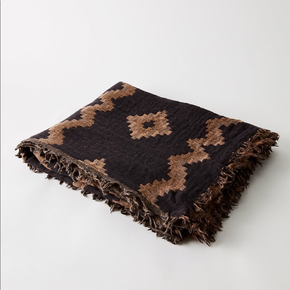 Aritzia Accessories - Wilfred Diamond Mosaic Blanket Scarf